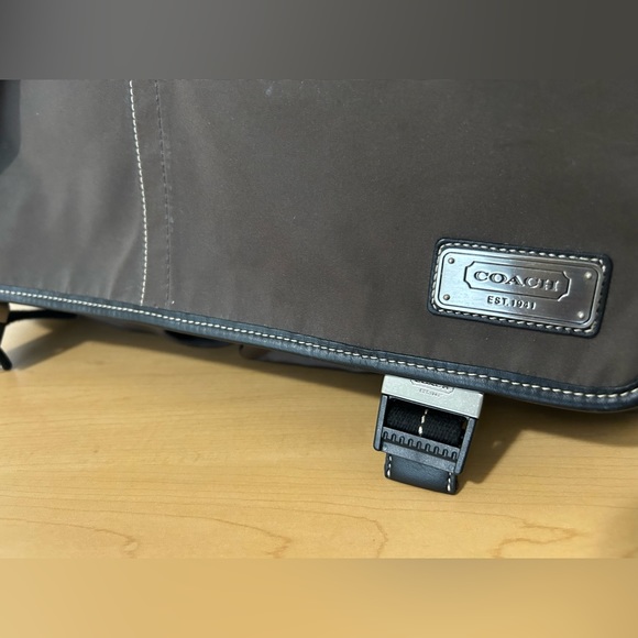 Coach Dark Brown Voyager Messanger Bag - Picture 14 of 16